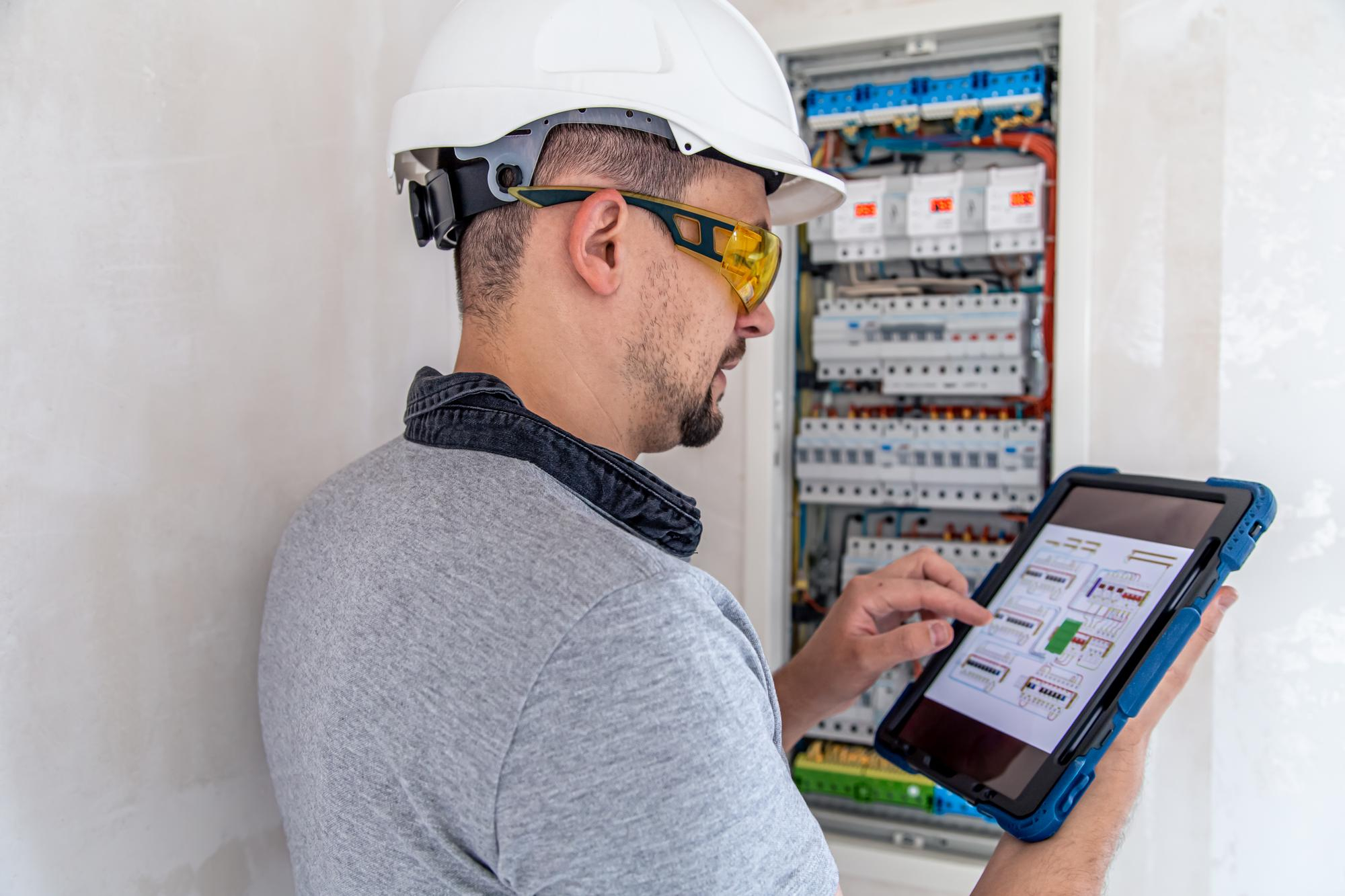 Easy Install Solar CRM electrical field technician using a tablet